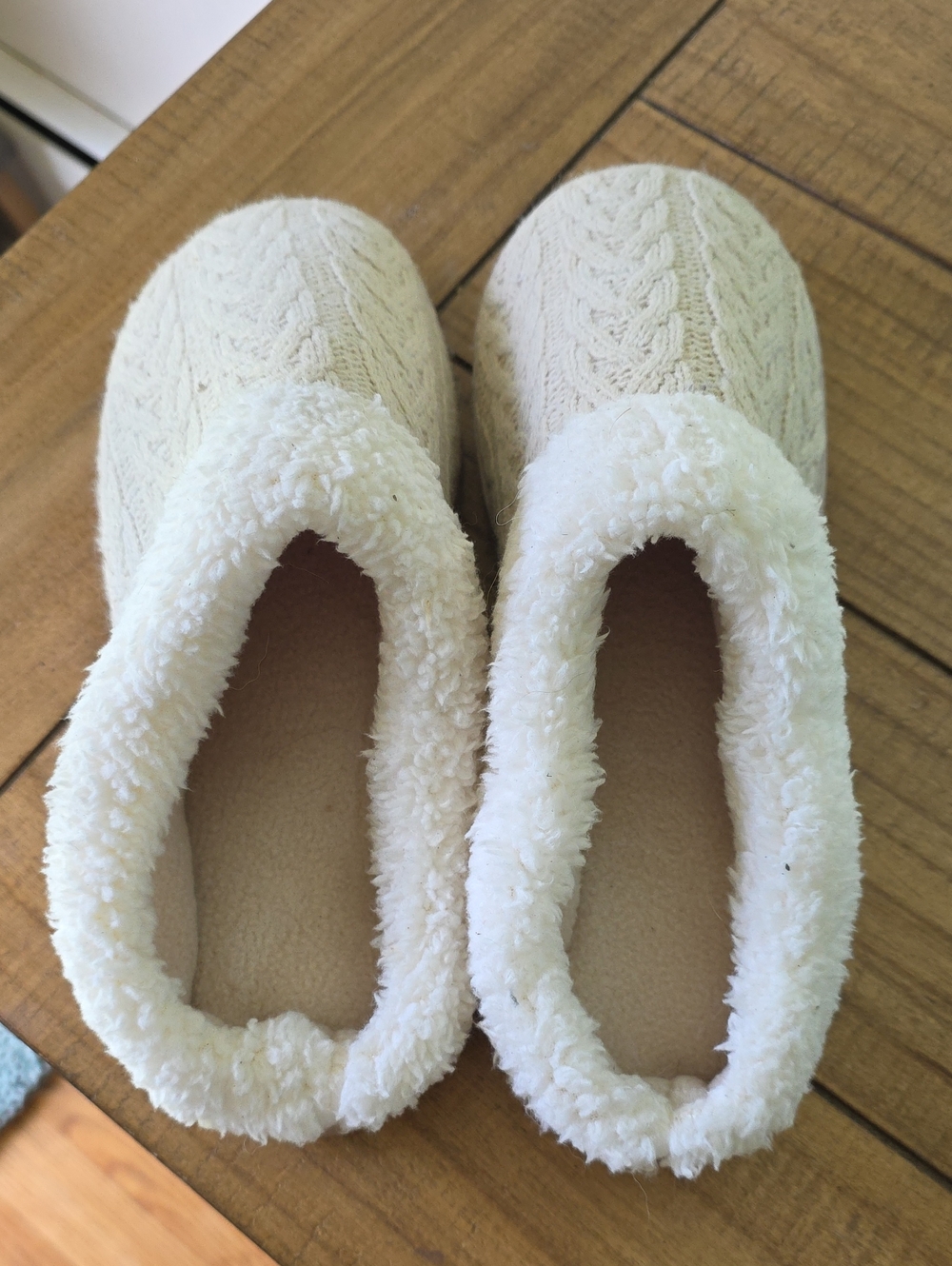 Cozy Cream Knit Sherpa Lined Women’s Slippers